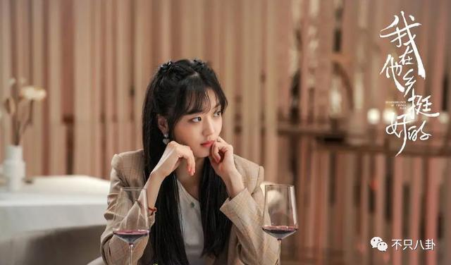 孙千粉色袜子(大长腿肉脸甜妹孙千被拍与男子紧抱)(6)