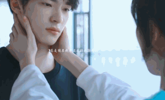 孙千粉色袜子(大长腿肉脸甜妹孙千被拍与男子紧抱)(35)