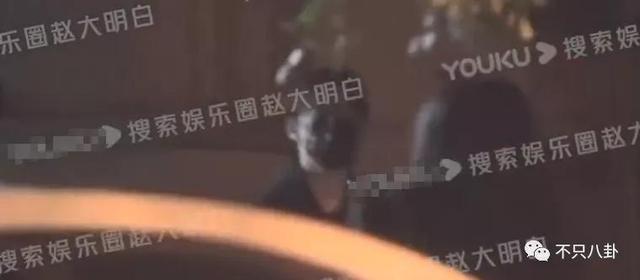 孙千粉色袜子(大长腿肉脸甜妹孙千被拍与男子紧抱)(11)