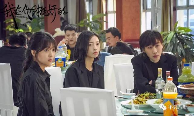 孙千粉色袜子(大长腿肉脸甜妹孙千被拍与男子紧抱)(5)