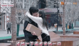 孙千粉色袜子(大长腿肉脸甜妹孙千被拍与男子紧抱)(67)