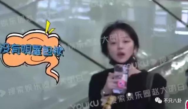 孙千粉色袜子(大长腿肉脸甜妹孙千被拍与男子紧抱)(9)