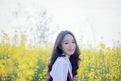 ​顾卿卿满脸黑线，只有数面之缘的男人竟然亲昵的叫自己：卿卿