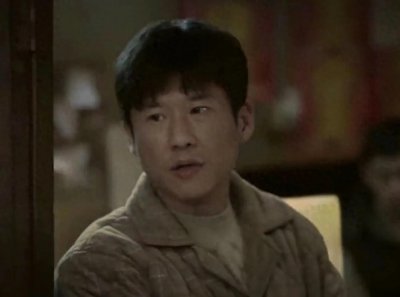 演员王骁:40岁走红,平凡妻子生一女,母亲王馥荔骄傲