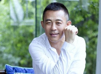 演员侯勇:第一任妻子小他3三岁,第二任小11岁,第三任小25岁