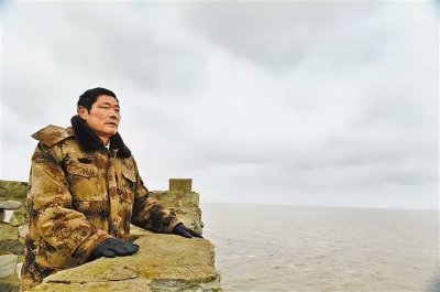 王继才:驻守孤岛32年,没水没电没有邻居,为国守岛错过母亲葬礼