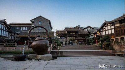 重庆磁器口:古韵石板路、宝轮寺等,藏山城风情美食。