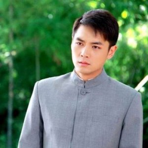 曾是相差6岁姐弟恋,前女友嫁小7岁老公获幸福,而他帅气却不红