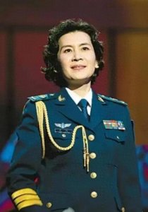 她是国家一级演员,正军级待遇,33岁离婚至今单身,66岁气质不凡