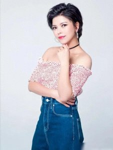 40岁的慕容晓晓因一首歌大火,为了整容花上百万,老公身份成谜