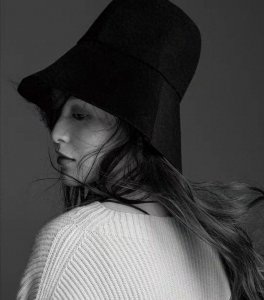 36岁唐嫣怀孕写真曝光,身穿宽松巧遮孕肚,笑容甜美更似小女孩