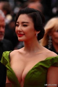 相当哇塞!性感女神张雨绮写真赏、身材饱满丰腴看完鼻血狂流不止