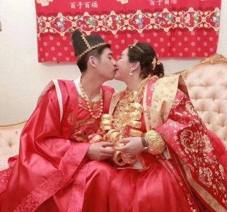 何超盈:倒贴14亿下嫁东北小伙,结婚6年被丈夫宠成宝!