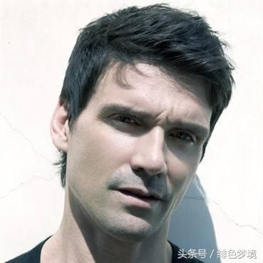 因《战狼2》成为今年中国最红的老外，却是个被动作戏耽误的鲜肉