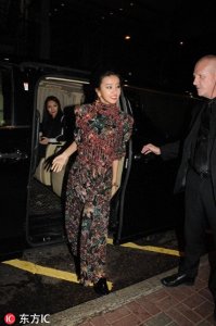 木村拓哉15岁女儿携妈妈工藤静香来港,光希五官完美牙齿却太长