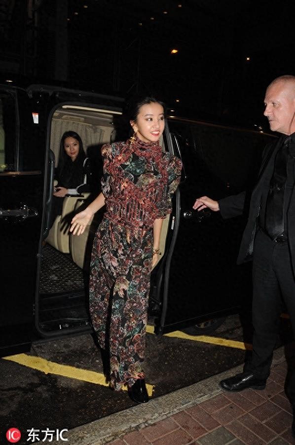 木村拓哉15岁女儿携妈妈工藤静香来港,光希五官完美牙齿却太长