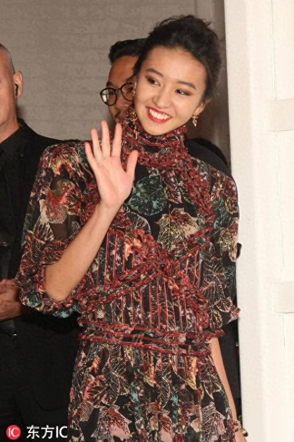 木村拓哉15岁女儿携妈妈工藤静香来港,光希五官完美牙齿却太长