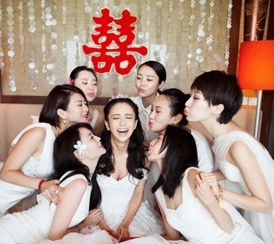 佟丽娅个人资料简介(“隐形富婆”佟丽娅:坐拥3000平豪华庄园,白手起家如今身价过亿)