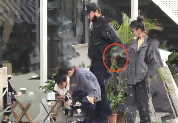 佟丽娅个人资料简介(“隐形富婆”佟丽娅:坐拥3000平豪华庄园,白手起家如今身价过亿)