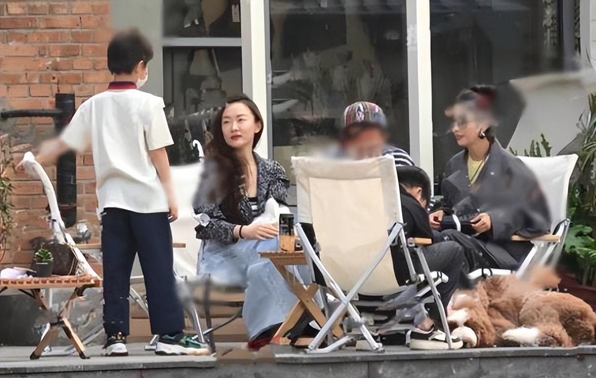 佟丽娅个人资料简介(“隐形富婆”佟丽娅:坐拥3000平豪华庄园,白手起家如今身价过亿)