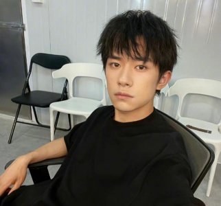 易烊千玺放弃入职候补(易烊千玺放弃入职国话)