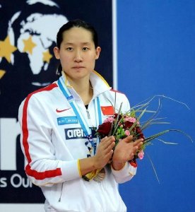 刘子歌近照,颜值很高,嫁给大23岁的三婚教练,生了女儿移居澳洲