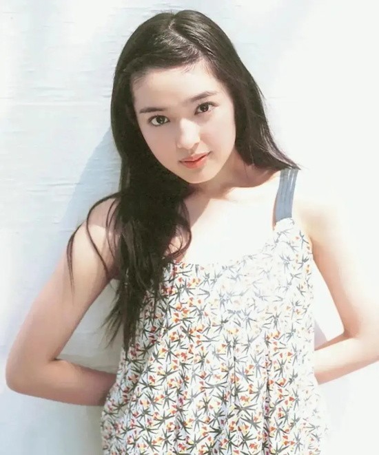 日本九五后女星矢作穗香,刘亦菲日本分菲!