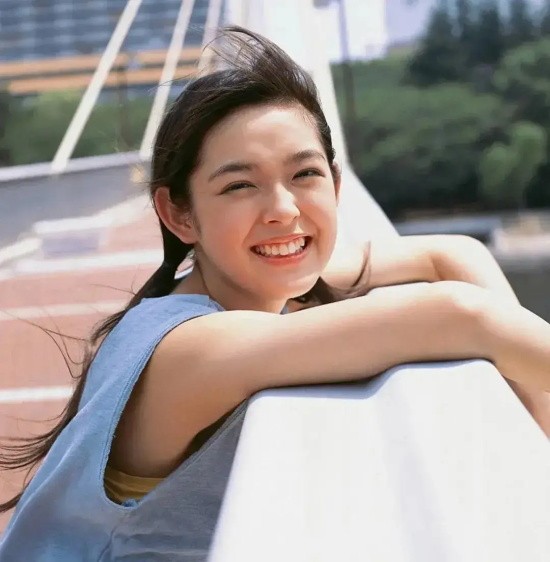 日本九五后女星矢作穗香,刘亦菲日本分菲!