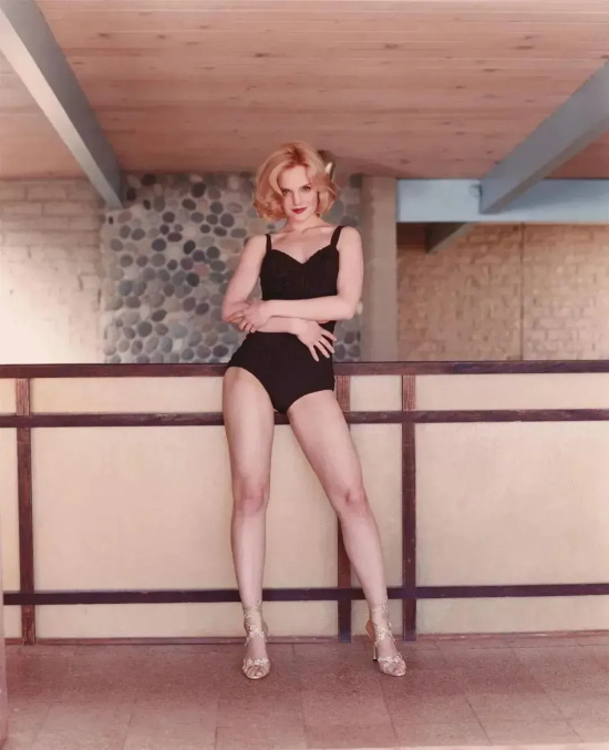 漂亮国丽人米娜·苏瓦丽ins图集:男人们的美国梦!