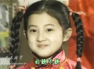 42岁金铭近照曝光,五官精致端庄大方,“小婉君”美丽依旧