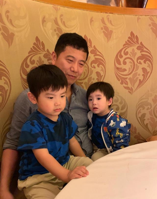 赵薇老公旧爱叶翠翠宣布意外怀上三胎:一共验了4次都不敢相信!