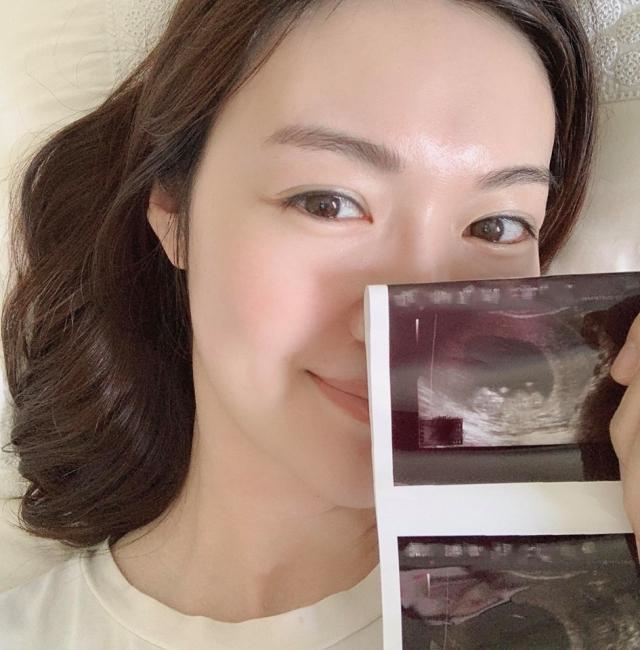 赵薇老公旧爱叶翠翠宣布意外怀上三胎:一共验了4次都不敢相信!