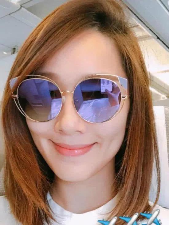 李亚男晒照看出肚子大了,已决定剖腹生产,但是怀孕还能染发?