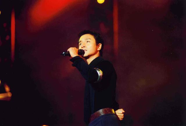 唐鹤德为张国荣庆64岁冥寿(唐鹤德为张国荣庆64岁冥寿)(17)