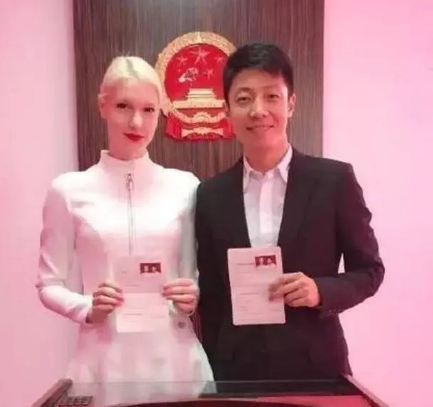 撒贝宁妻子的个人资料 婚后为撒贝宁生下龙凤胎孩子