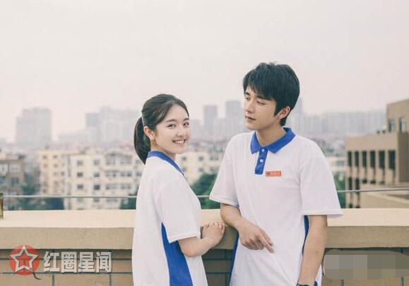 你好旧时光和最好的我们人物关系 耿耿和余周周是一届吗