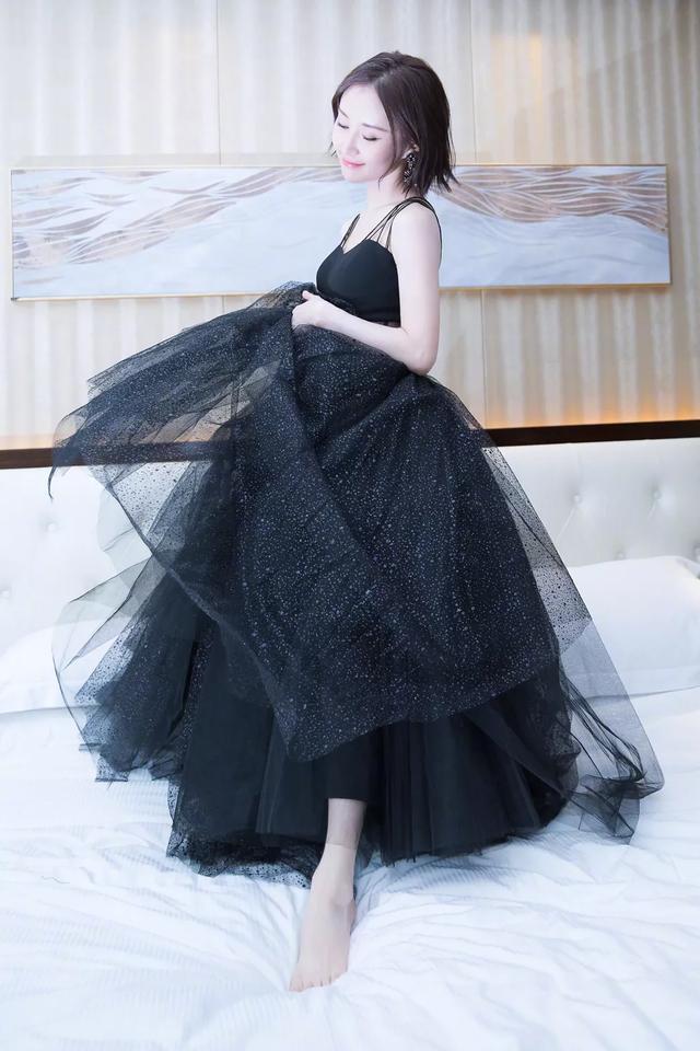 30岁的舒畅剪“摩卡波波头”发型，变的像18岁的少女，这下真红了