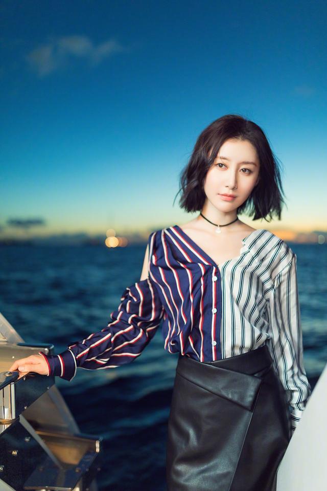 30岁的舒畅剪“摩卡波波头”发型，变的像18岁的少女，这下真红了