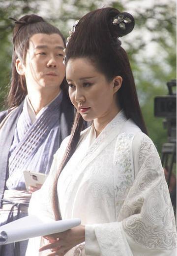 30岁的舒畅剪“摩卡波波头”发型，变的像18岁的少女，这下真红了