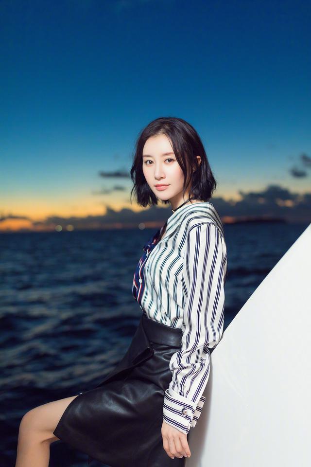 30岁的舒畅剪“摩卡波波头”发型，变的像18岁的少女，这下真红了