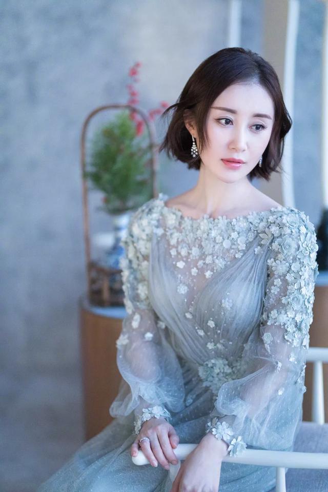 30岁的舒畅剪“摩卡波波头”发型，变的像18岁的少女，这下真红了