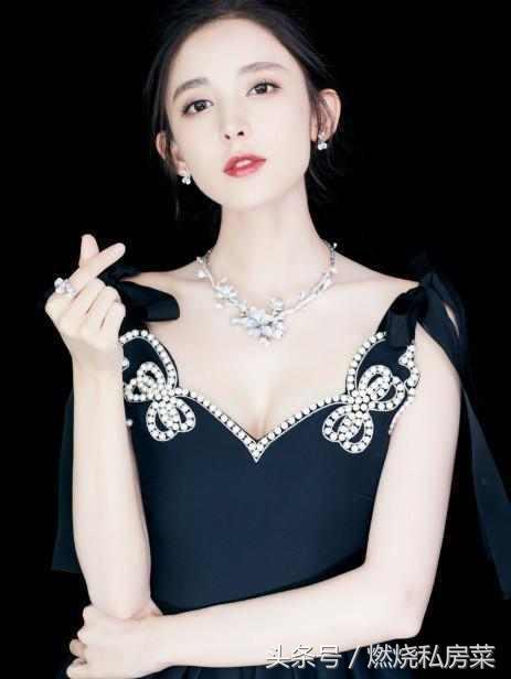 分手后张翰娜扎机场偶遇形同陌路，张翰一个回眸戳中网友泪点