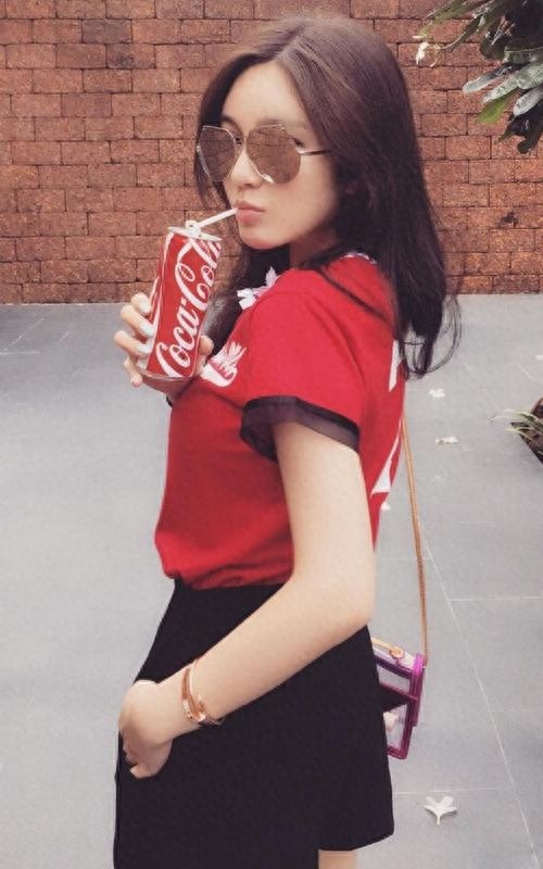 罗志祥前女友“周扬青”的介绍，网友：果然是爱追星的富二代