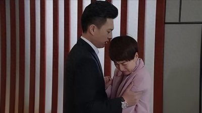 ​《我的前半生》当贺涵深夜躲在罗子君房里欺骗唐晶时