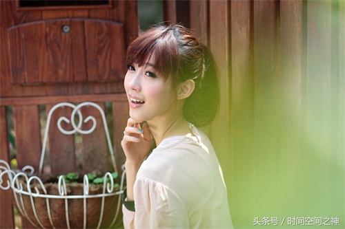 台湾模特晶晶时尚长腿美女甜美街拍写真集