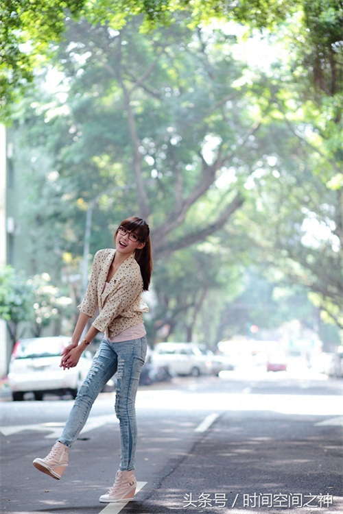 台湾模特晶晶时尚长腿美女甜美街拍写真集