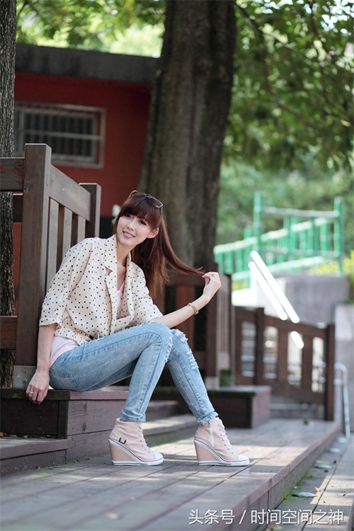 台湾模特晶晶时尚长腿美女甜美街拍写真集