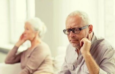 八旬老夫妻坚持离婚,结婚57年连菜刀都是AA制,一人一把从不混用