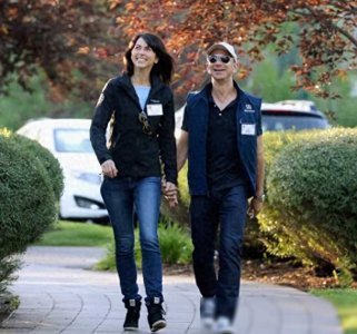 真爱?5年前,贝索斯出轨分前妻356亿,却和新欢桑切斯签婚前