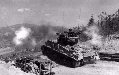 ​文登川之战，美军80辆坦克猛攻却惨败，被志愿军打回谈判桌上